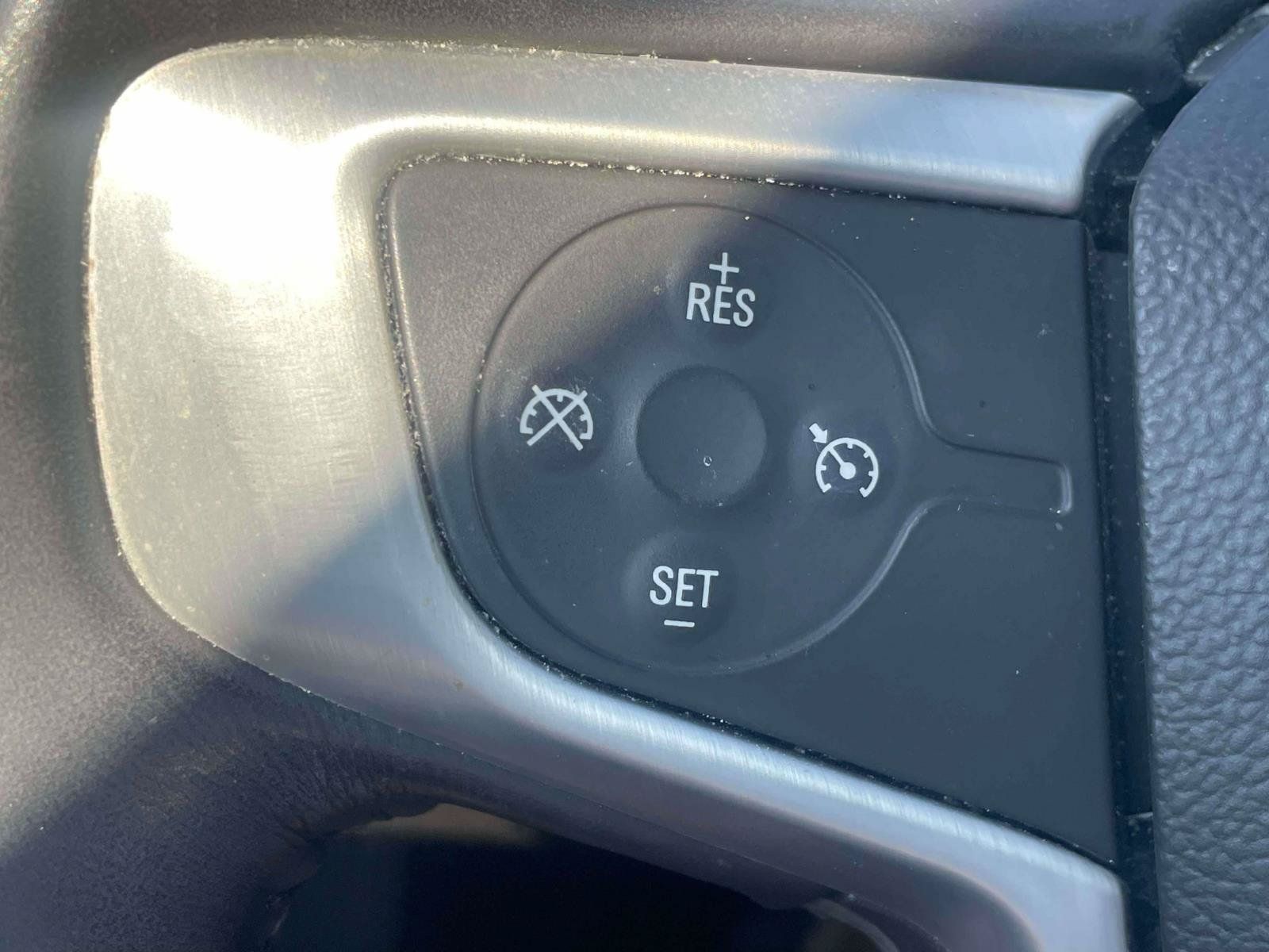 Used 2017 GMC Acadia SLT FWD image 18