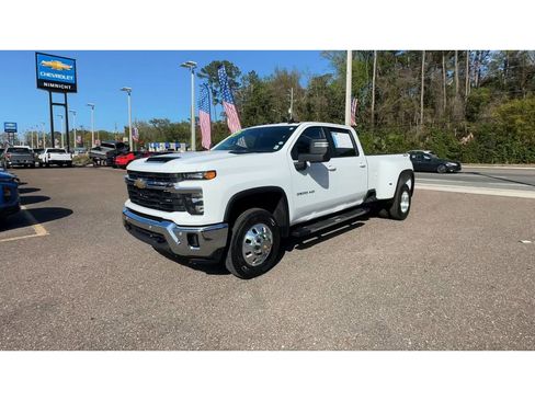 Certified 2025 Chevrolet Silverado 3500 LT w/ Safety Package image 6