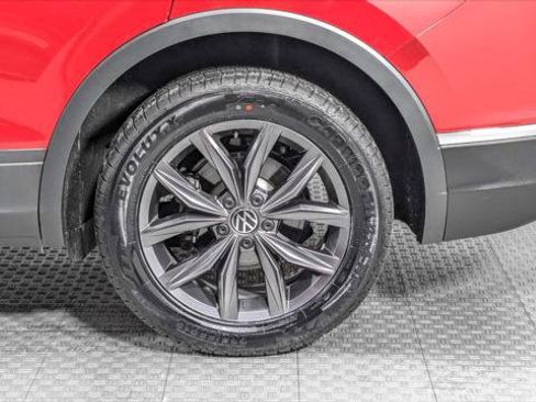 Used 2022 Volkswagen Tiguan SE image 37