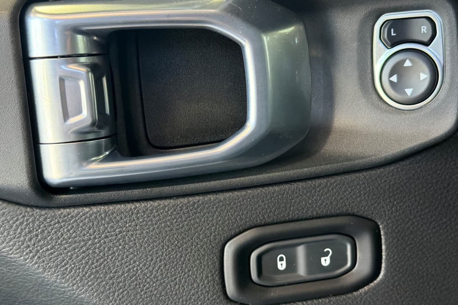 Used 2021 Jeep Gladiator Mojave AWD/4WD image 15