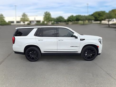 Used 2023 GMC Yukon Denali AWD/4WD image 8