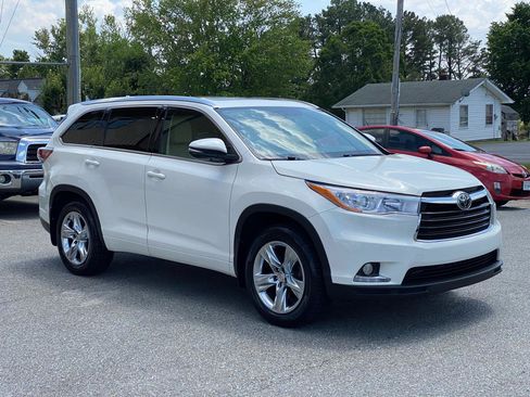 Used 2015 Toyota Highlander Limited Platinum AWD/4WD image 4