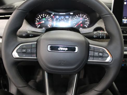 Used 2025 Jeep Compass Latitude AWD/4WD image 33