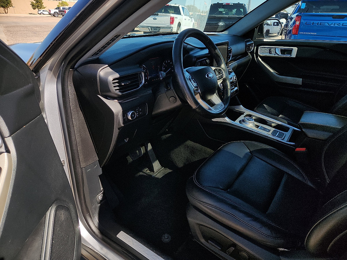 Used 2021 Ford Explorer Limited w/ Equipment Group 301A RWD image 18