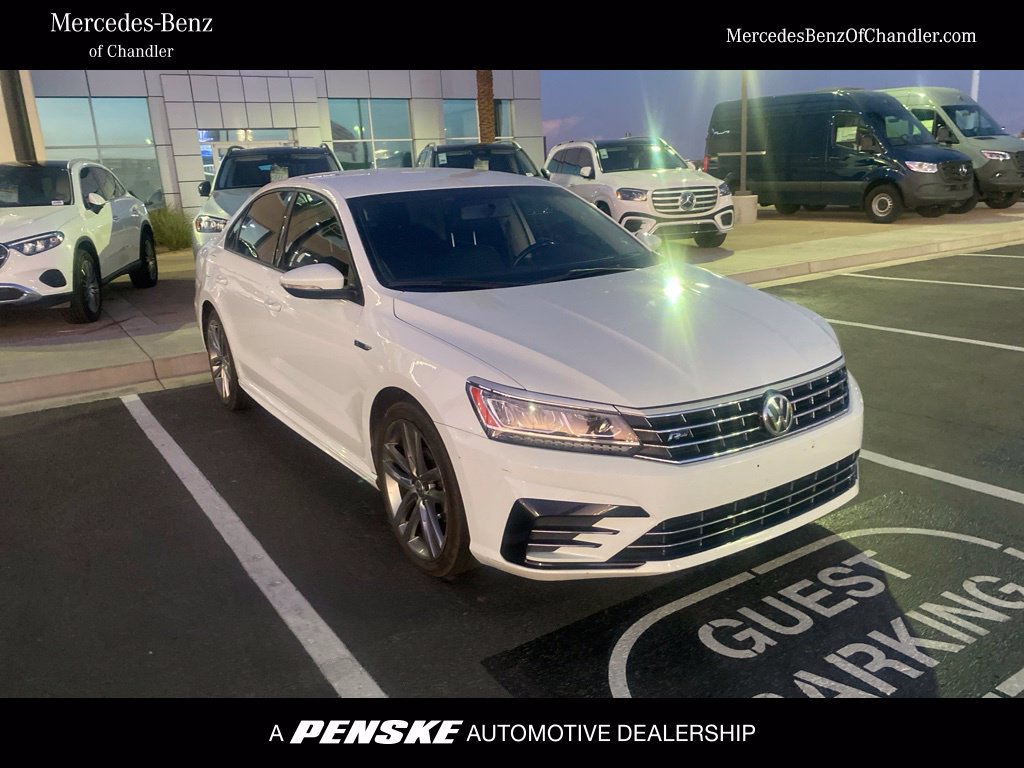 Used 2018 Volkswagen Passat 2.0T R-Line w/ R-Line Lighting Package FWD image 1