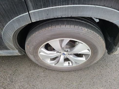 Used 2024 Subaru Ascent Premium w/ Convenience Package image 7