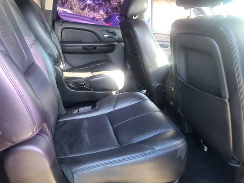 Used 2012 Chevrolet Suburban LT RWD image 11