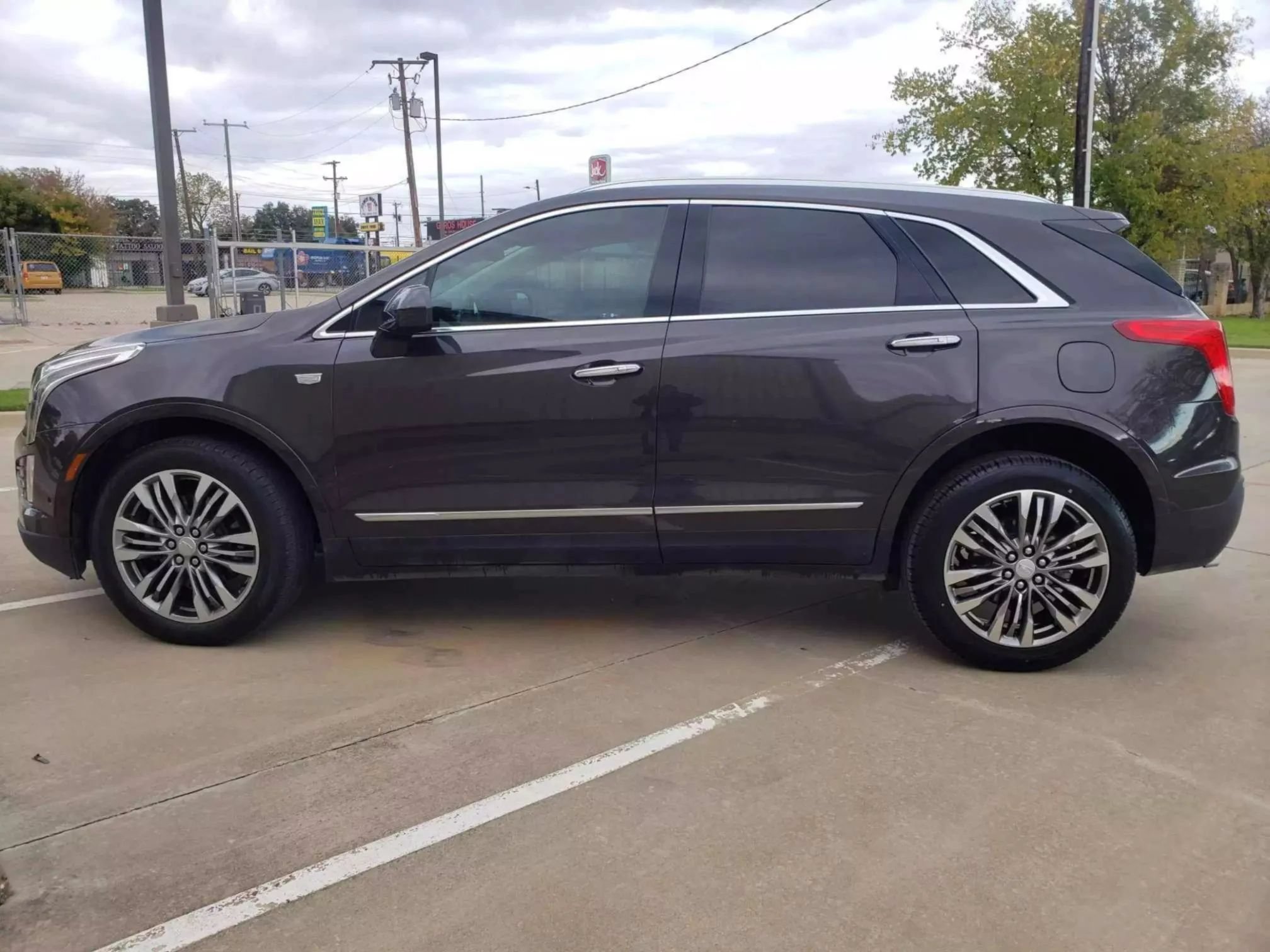 Used 2018 Cadillac XT5 Premium Luxury FWD image 5