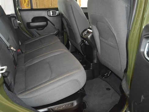 Used 2024 Jeep Wrangler Unlimited w/ Convenience Group AWD/4WD image 15