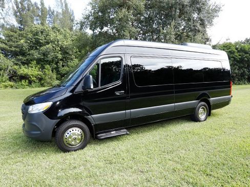 Used 2023 Mercedes-Benz Sprinter 3500 image 1