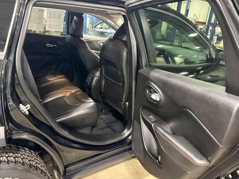 Used 2020 Jeep Cherokee Trailhawk w/ Cold Weather Group image 20