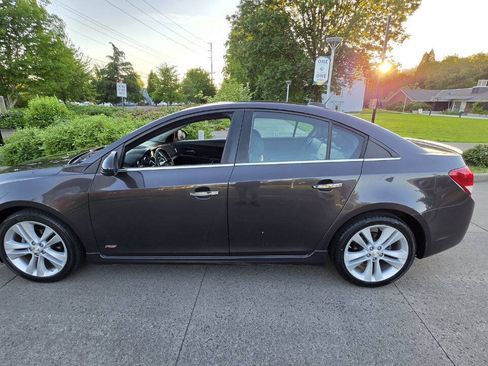 Used 2016 Chevrolet Cruze LTZ w/ Sun, Sound and Sport Package FWD image 8