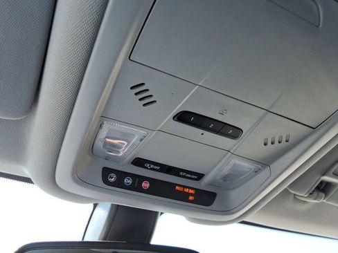 Used 2018 Chevrolet Equinox Premier image 36