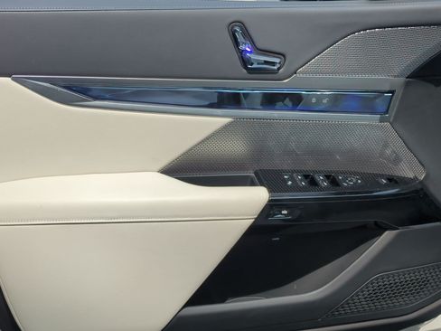 Used 2024 BMW i7 eDrive50 w/ M Sport Package RWD image 14