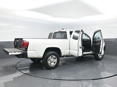 Used 2020 Toyota Tacoma SR image 30