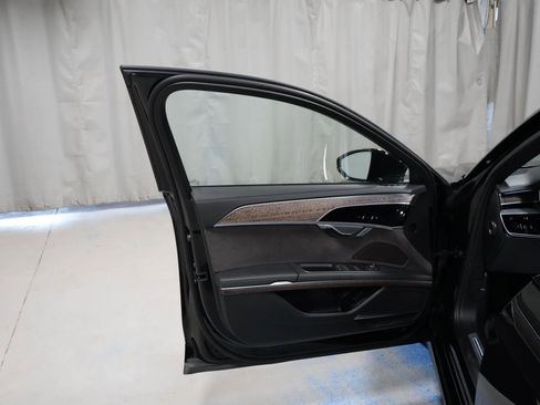 Used 2025 Audi A8 L 3.0T AWD/4WD image 23