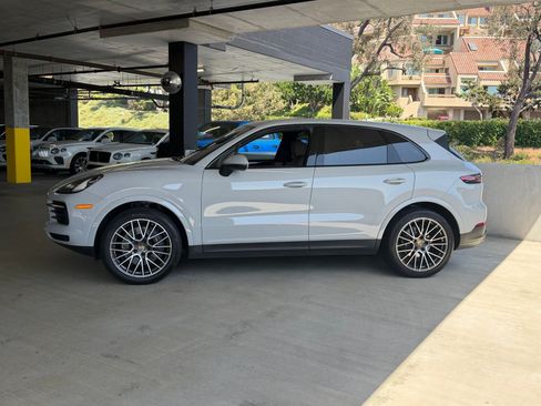 Certified 2023 Porsche Cayenne AWD/4WD image 2
