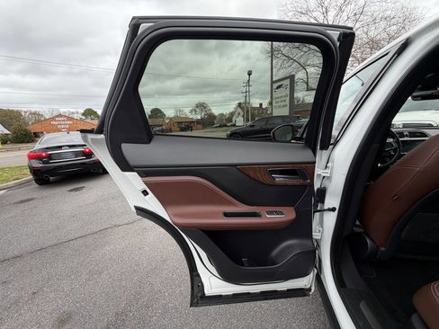 Used 2019 Jaguar F-PACE S AWD/4WD image 31