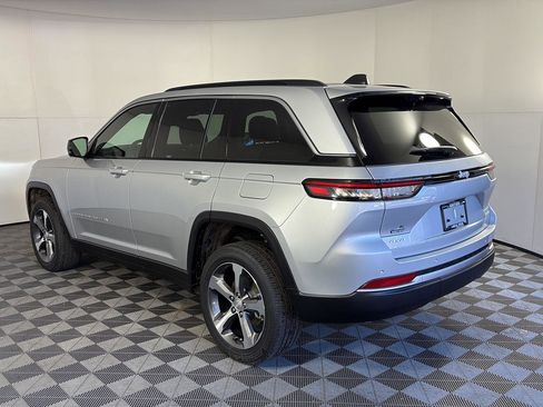 New 2026 Jeep Grand Cherokee Limited w/ Luxury Tech Group II AWD/4WD image 6