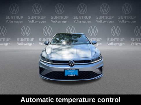 Used 2025 Volkswagen Jetta SE w/ Sunroof Package FWD image 10