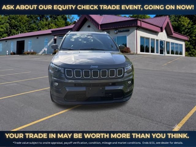 Used 2023 Jeep Compass Latitude w/ Convenience Group AWD/4WD image 2