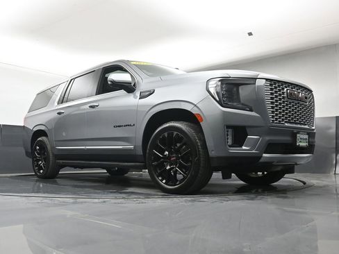 Used 2023 GMC Yukon XL Denali w/ Advanced Technology Package AWD/4WD image 30
