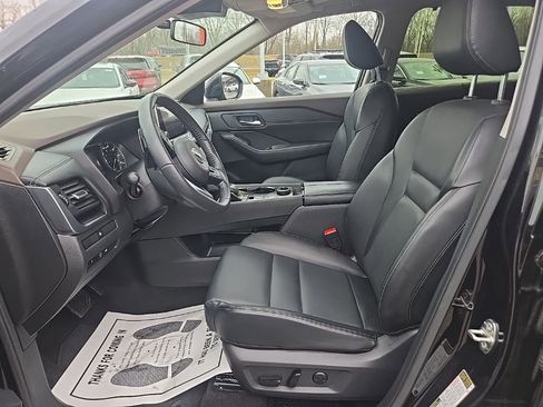 Used 2023 Nissan Rogue SV w/ SV Premium B Package image 10