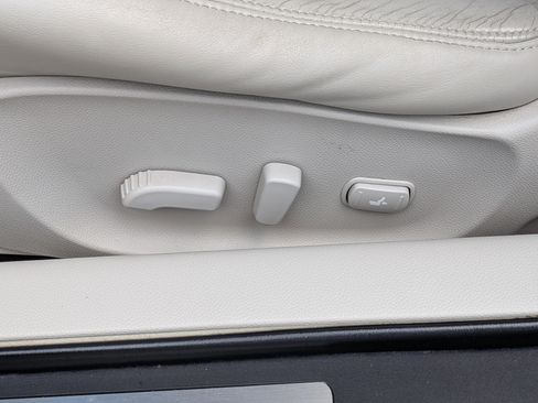 Used 2010 INFINITI G37 x w/ Premium Pkg AWD/4WD image 19