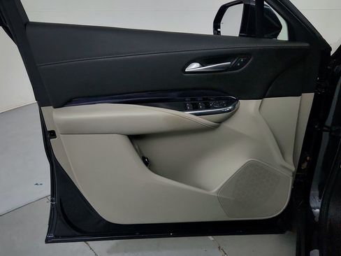 Certified 2023 Cadillac XT4 Luxury w/ Cold Weather Package FWD image 16