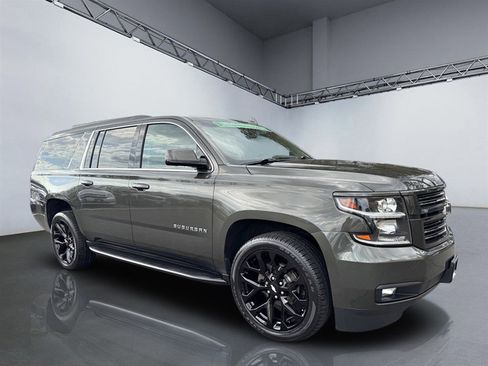 Used 2019 Chevrolet Suburban LT w/ Luxury Package image 8