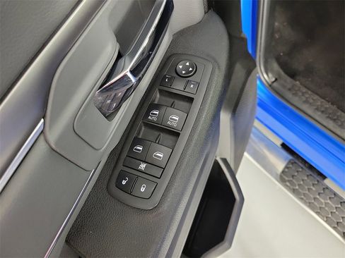 Used 2022 RAM 1500 Classic SLT image 19