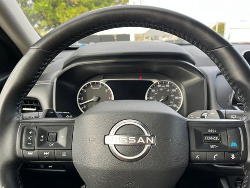 Used 2025 Nissan Rogue SV FWD image 30