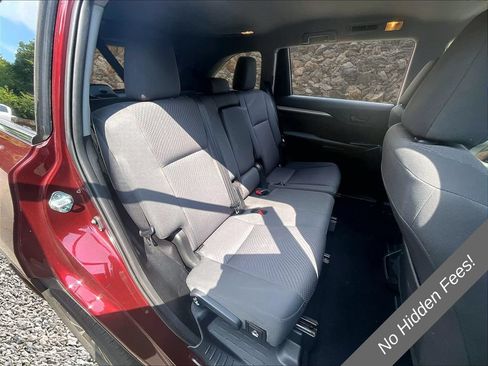 Used 2019 Toyota Highlander LE AWD/4WD image 21