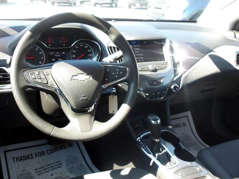 Used 2019 Chevrolet Cruze LT image 14