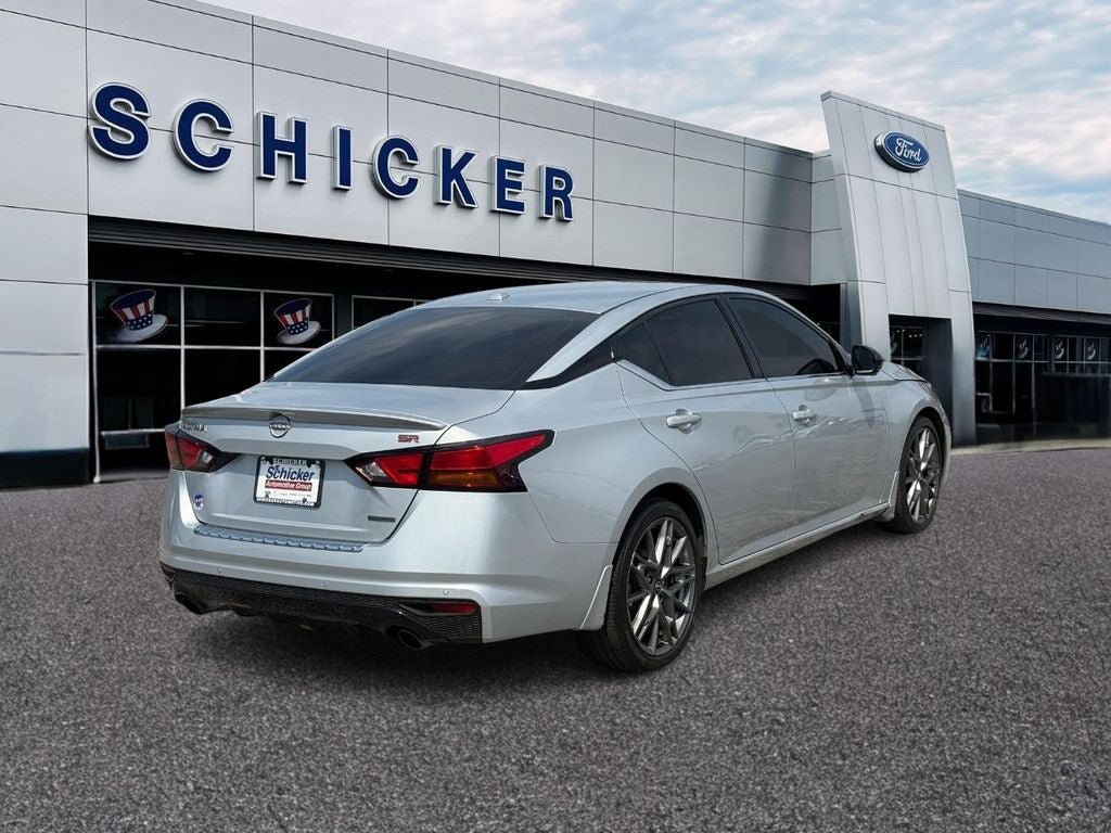 Used 2023 Nissan Altima 2.0 SR FWD image 2