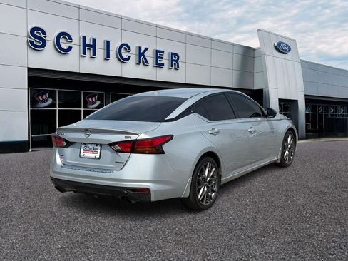 Used 2023 Nissan Altima 2.0 SR FWD image 2