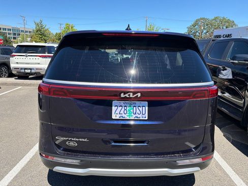 Certified 2022 Kia Carnival LX FWD image 5