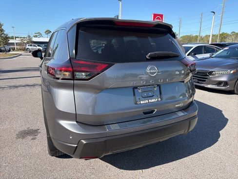 Certified 2025 Nissan Rogue SV image 7