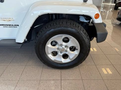 Used 2014 Jeep Wrangler Unlimited Sahara w/ Connectivity Group AWD/4WD image 10