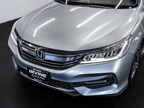 Used 2016 Honda Accord Touring image 11