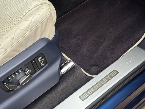 Used 2019 Bentley Bentayga image 47