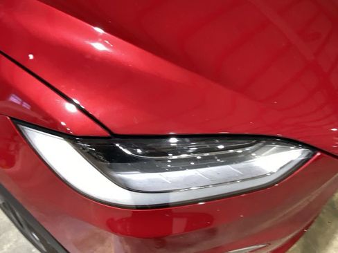 Used 2022 Tesla Model X image 17