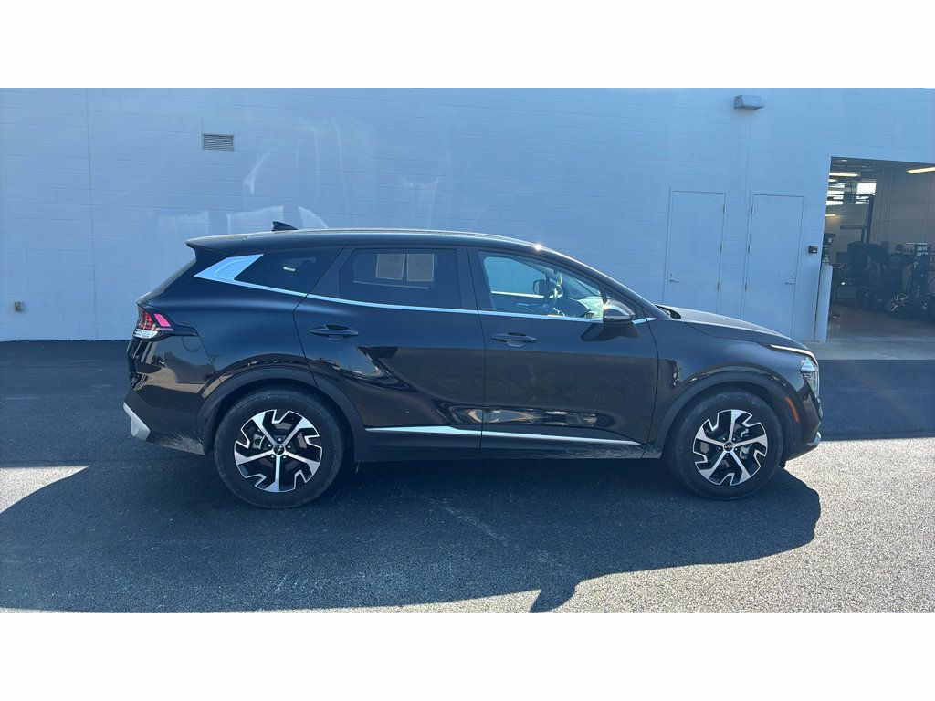 Used 2025 Kia Sportage EX FWD image 8