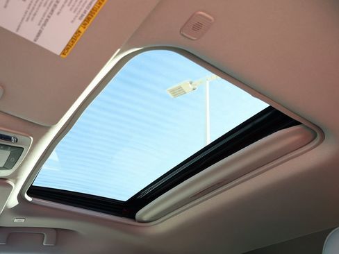 New 2026 Toyota Sienna XLE image 3