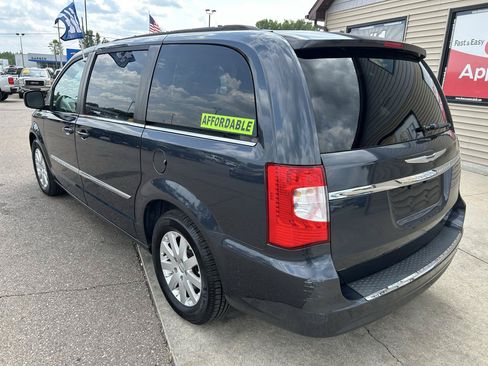 Used 2013 Chrysler Town & Country Touring FWD image 7