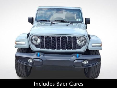 Used 2024 Jeep Wrangler Unlimited w/ Convenience Group AWD/4WD image 2