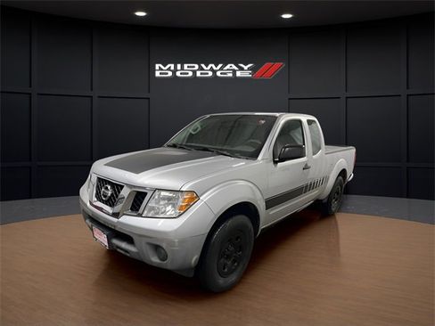 Used 2020 Nissan Frontier S image 2