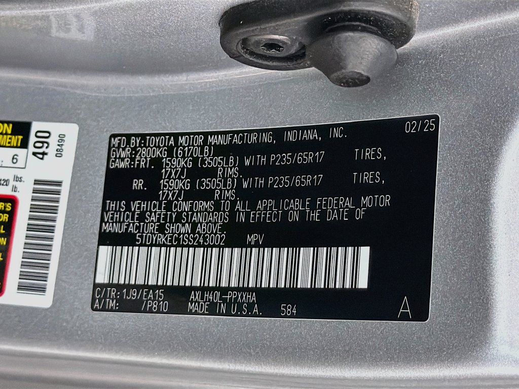 Used 2025 Toyota Sienna XLE FWD image 29
