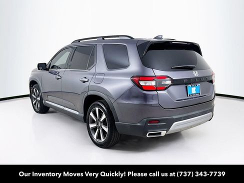 Used 2023 Honda Pilot Touring image 4