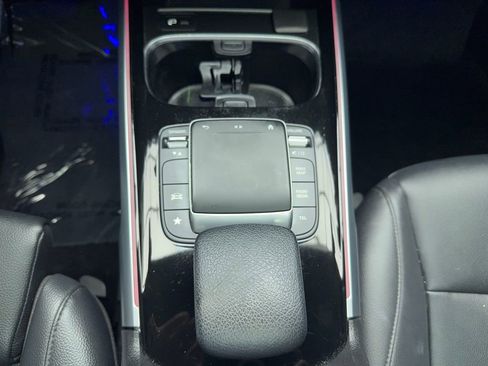 Used 2022 Mercedes-Benz GLB 250 w/ Premium Package Lite image 27